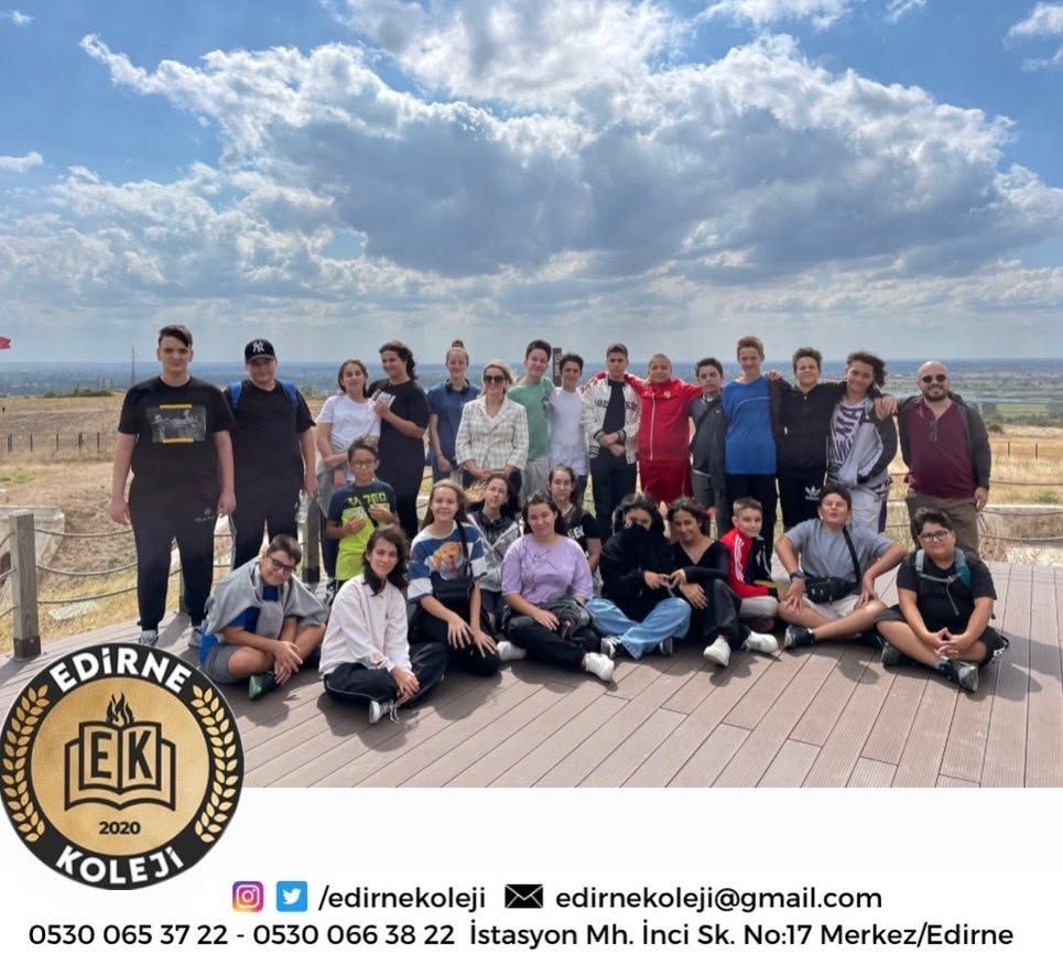 Öğrenciler grup gezisinde birlikte