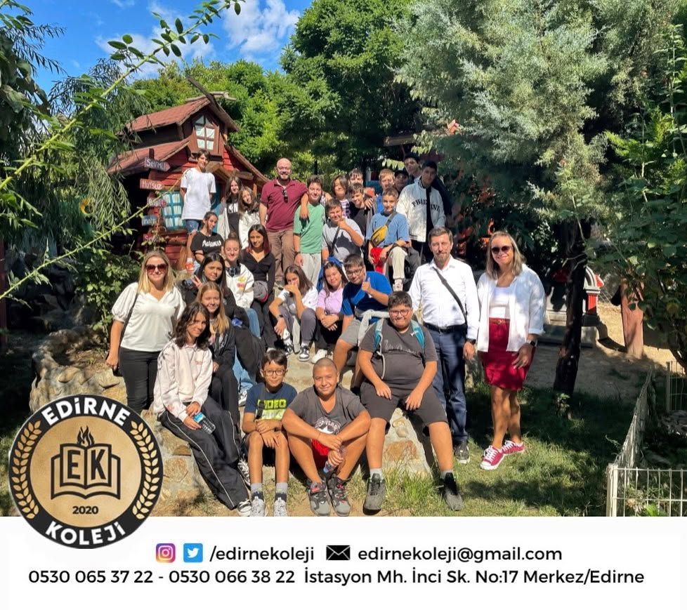 Öğrenciler grup çalışması ve keşif gezisinde bir arada