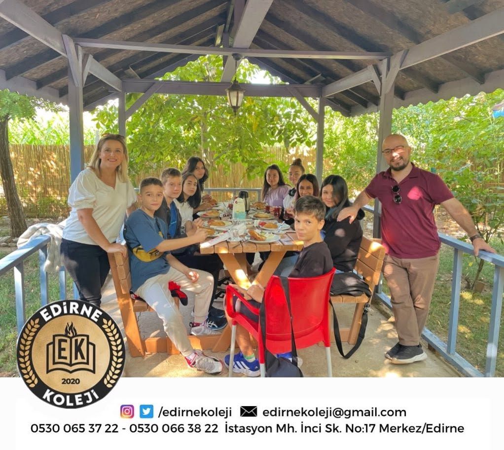 Öğrenciler piknik etkinliğinde